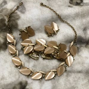 Pink Jewelry Set. With clip on earrings.